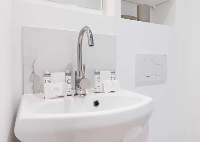 Charming And Peaceful - 2p - Pigalle *